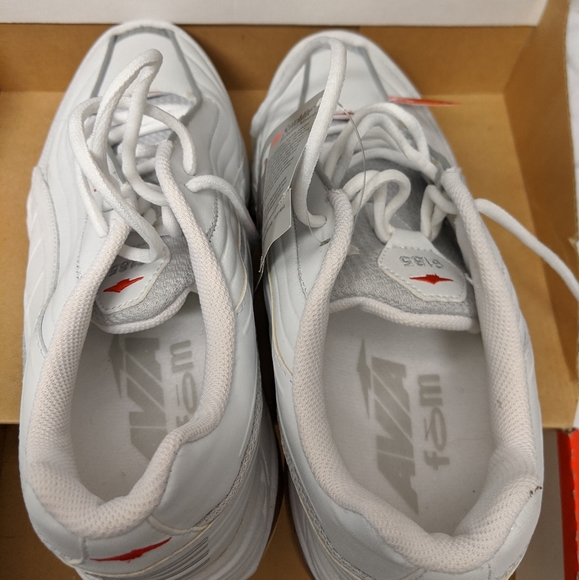 Avia Shoes Brand New Throw Back Avia Walking Shoes 85 W Poshmark